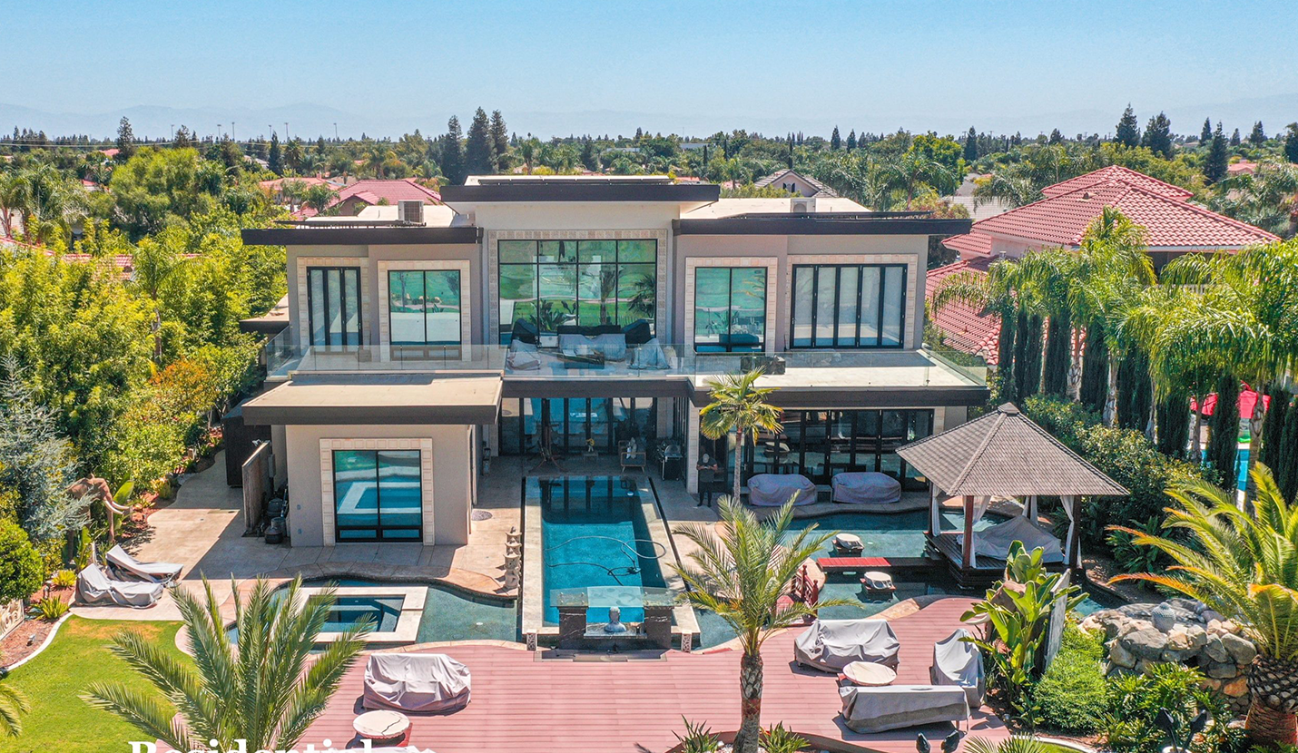 Read more about the article Luxury Custom Homes